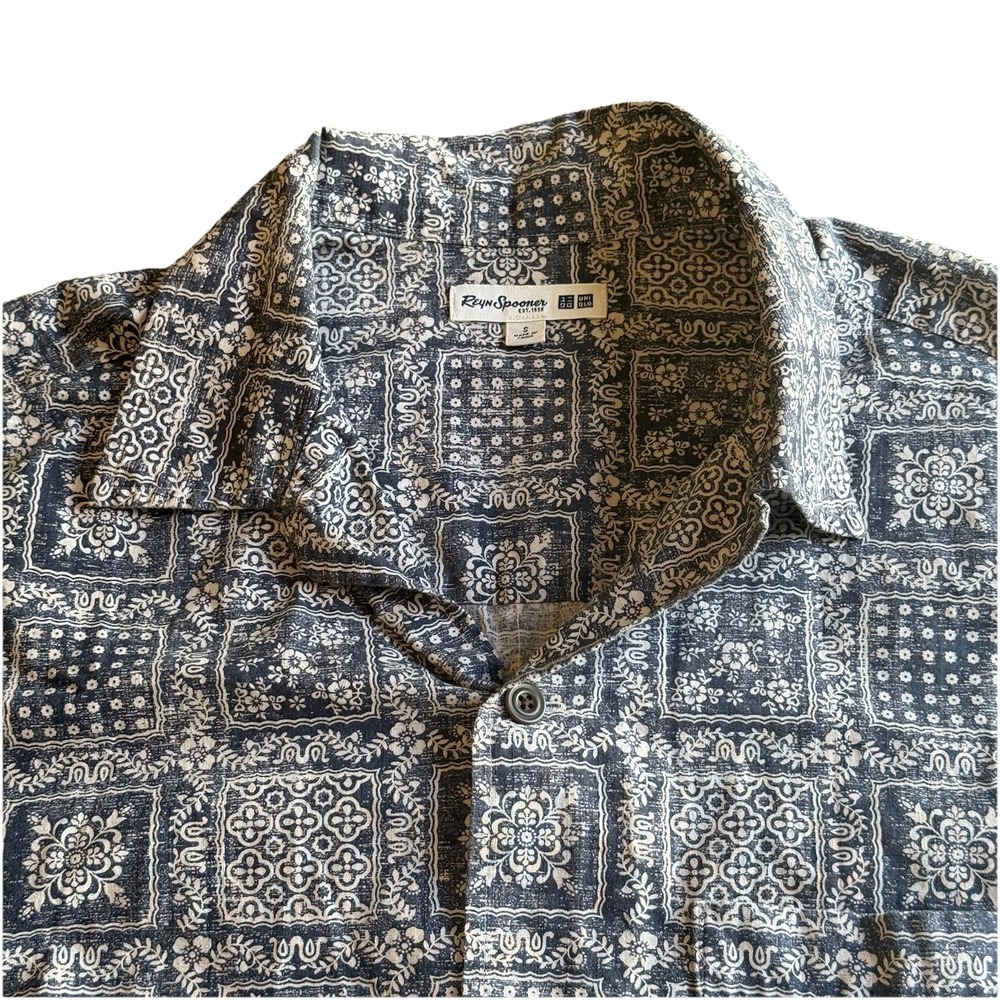 Reyn Spooner Hawaiian Shirt Mens Small Blue Uniqlo Button Up Reverse Print Beach